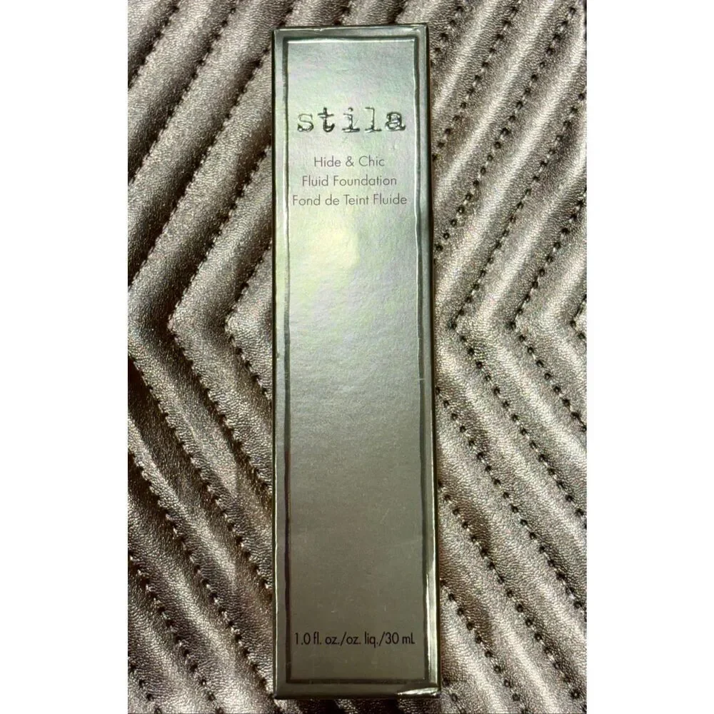 STILA - NWTIB - Hide & Chic Fluid Foundation in Tan/Deep 4.